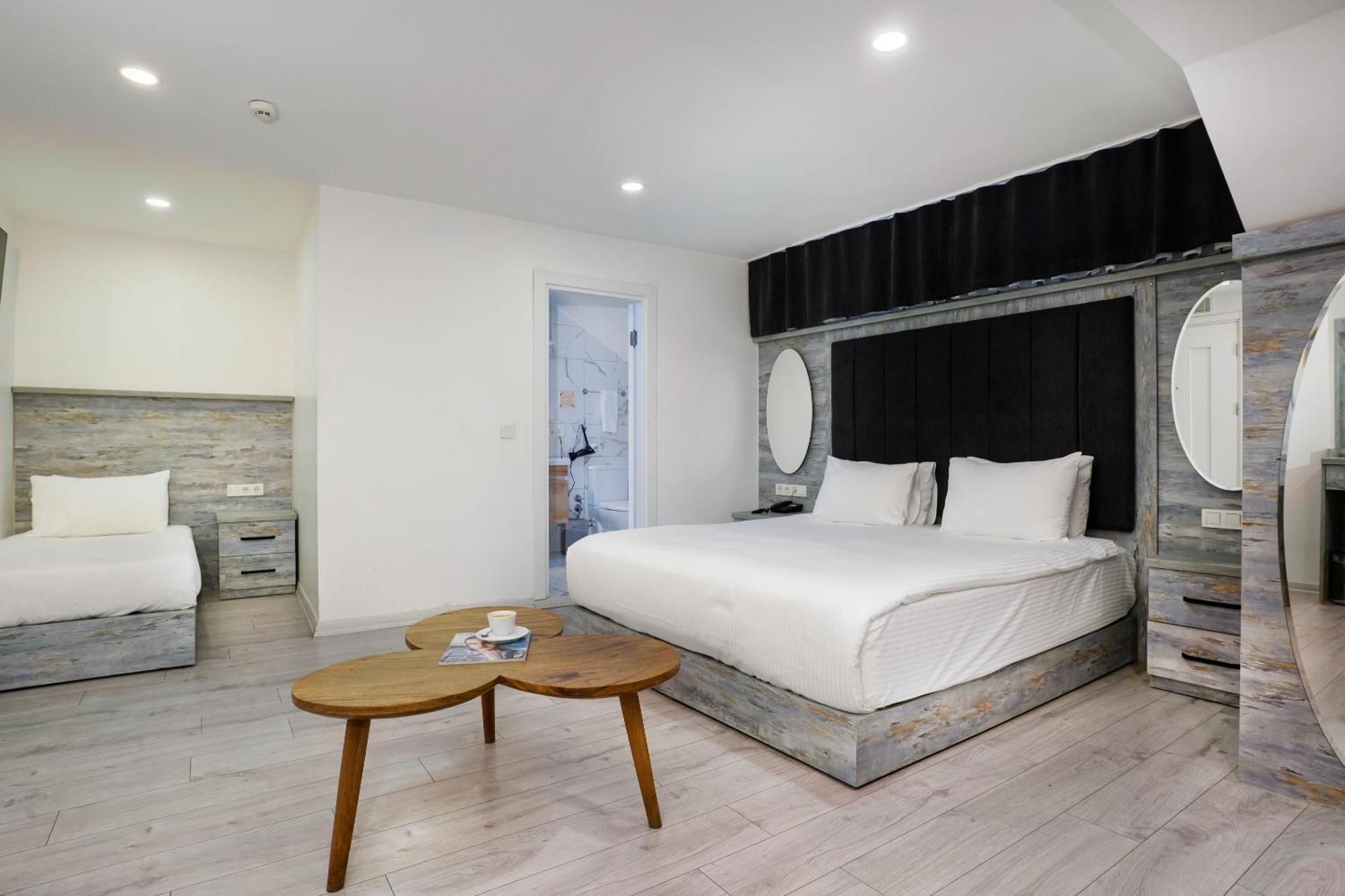 Standard Family Room,1558461646:JPEG