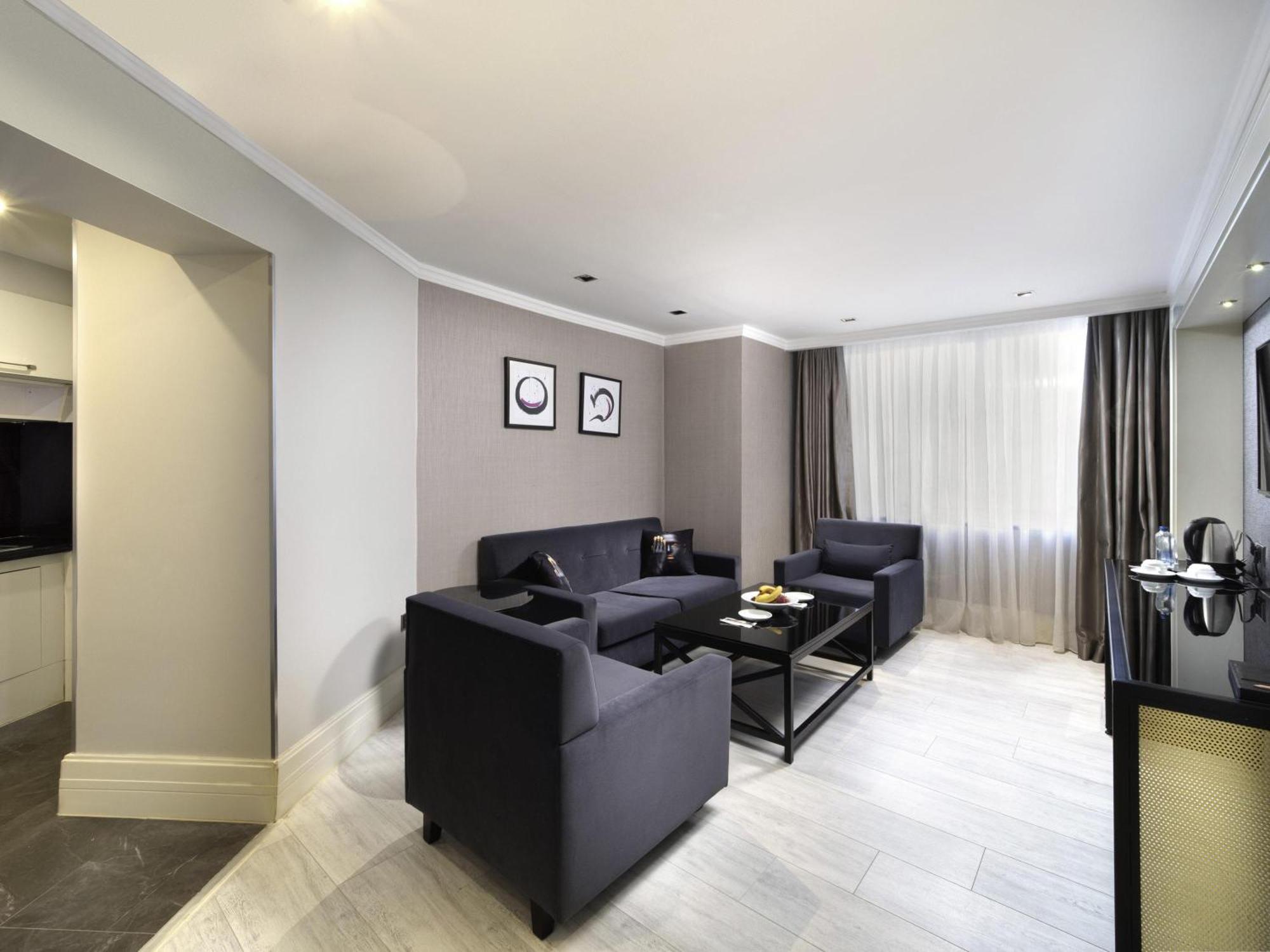 Executive Suite,1706868363:JPEG